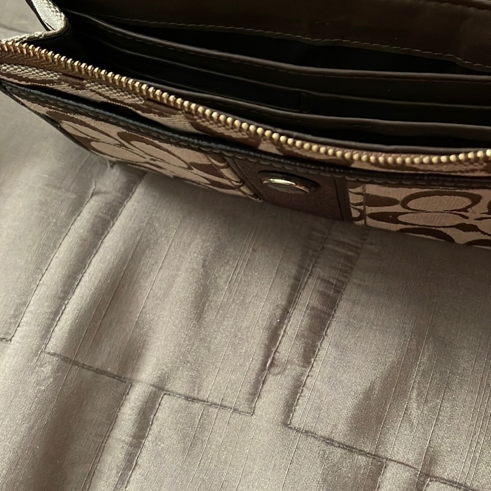 Coach wristlet - Picture 8 of 8